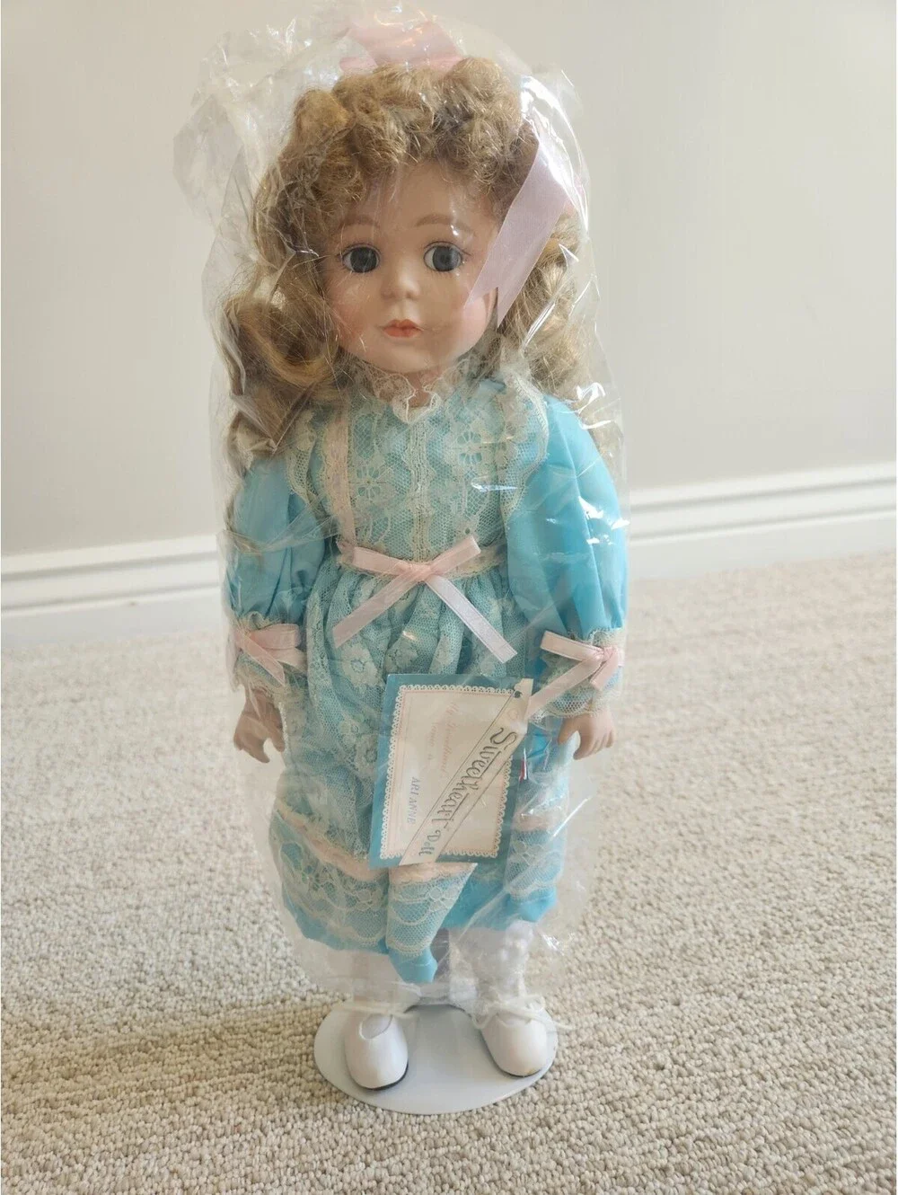 Sweetheart Doll Arianne Porcelain Collector Blue Dress Green Eyes Vintage NIB
